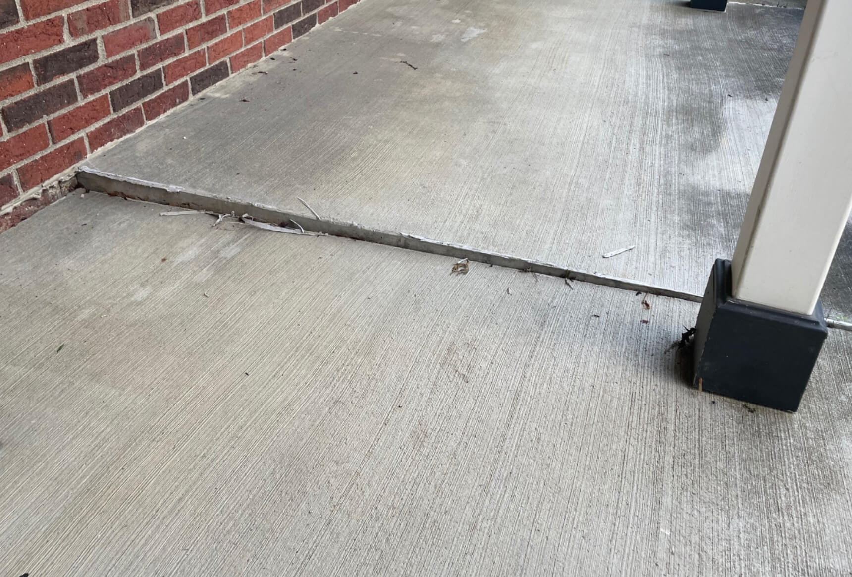 Cracked Concrete | SmartLevel